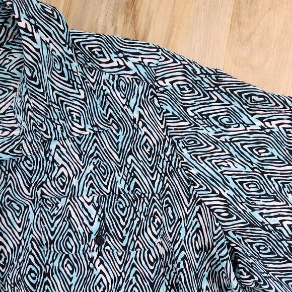 🔹️Kim Rogers Turquoise Geo Print Buttoned Adjustable Sleeve Top 2X - Picture 6 of 12